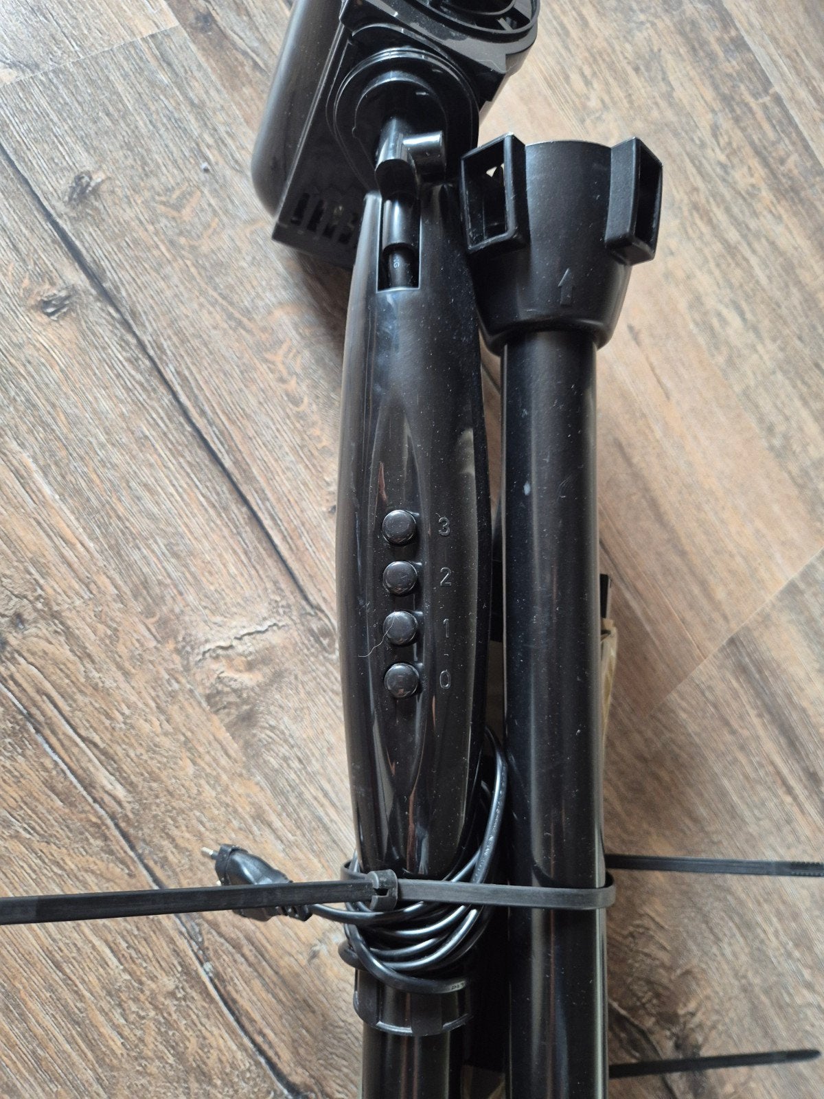 Fuave SV1010 Statiefventilator - Zwart, Witgoed en Apparatuur, Ventilatoren, Ophalen, Gebruikt, Statiefventilator