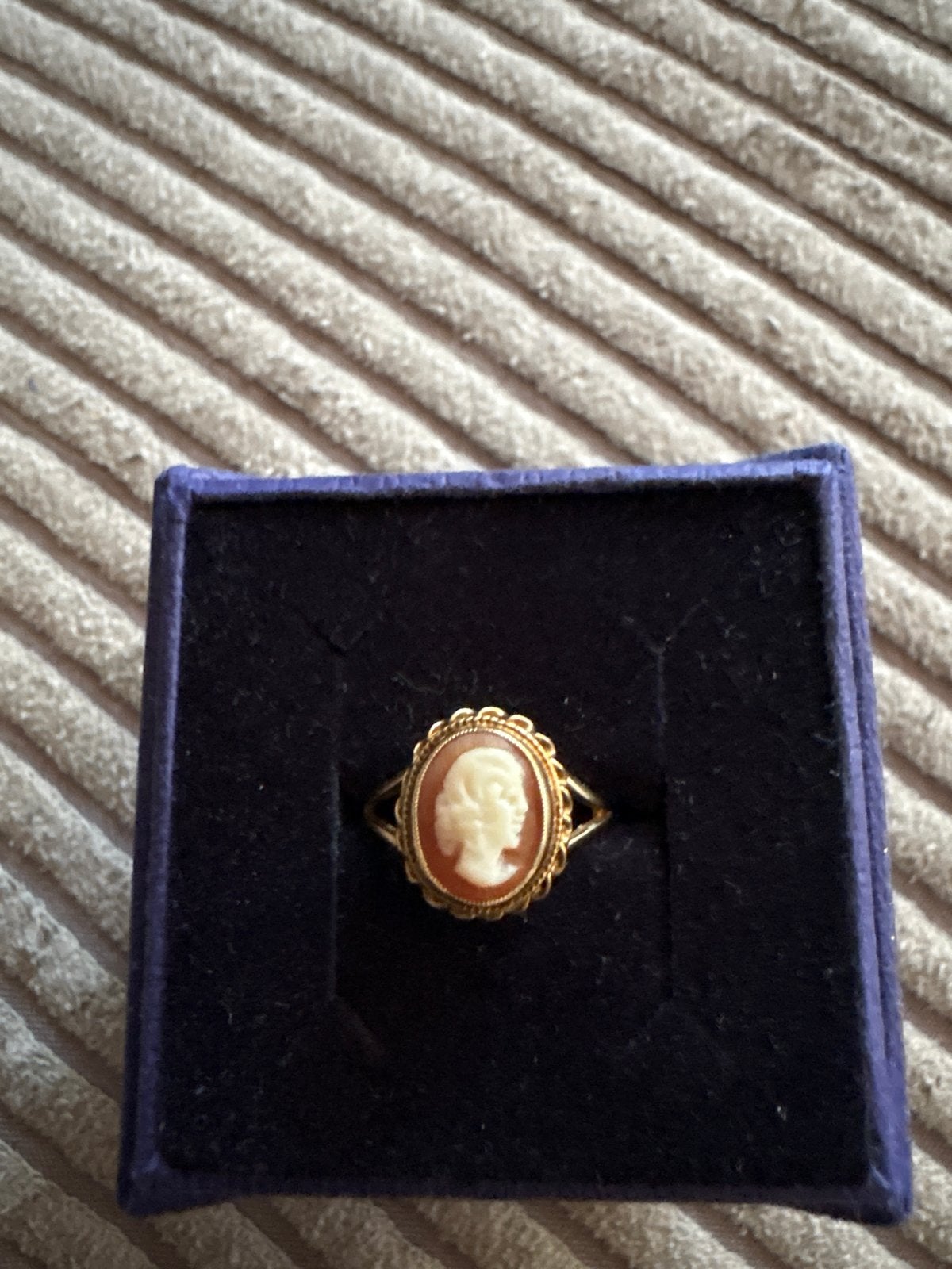 Gouden Camee Ring - Klassiek en Elegant, Ophalen, 18 tot 19, Gebruikt, Dame