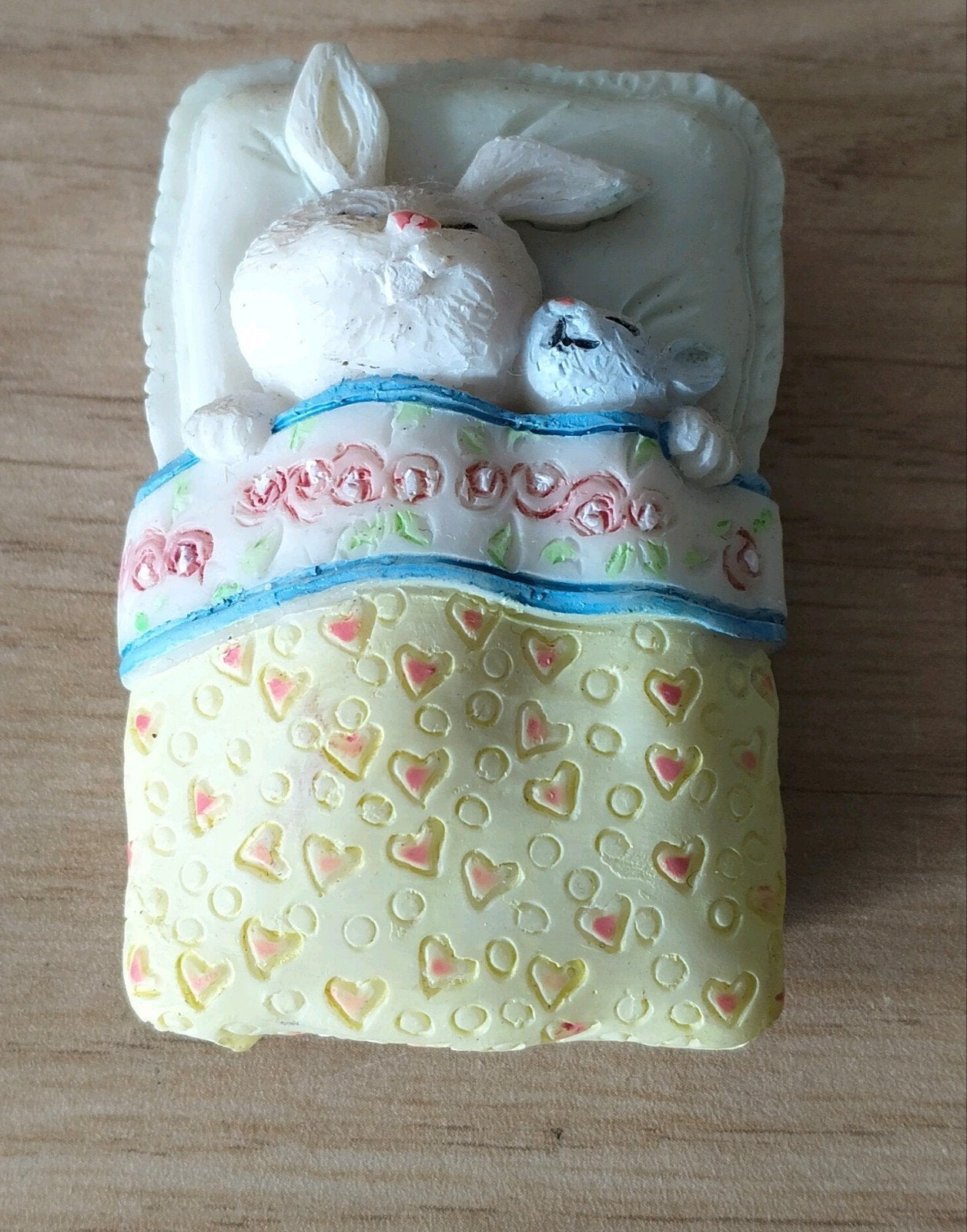 Schattige konijn en muisje in bed  magneetje, Verzenden, Zo goed als nieuw
