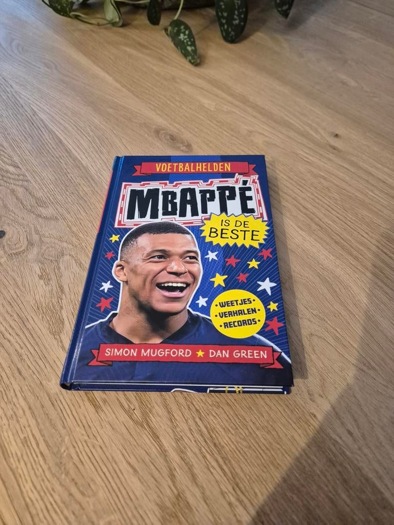 Voetbalhelden: Mbappé is de Beste - Boek, Ophalen of Verzenden, Zo goed als nieuw, Simon Mugford & Dan Green, Balsport