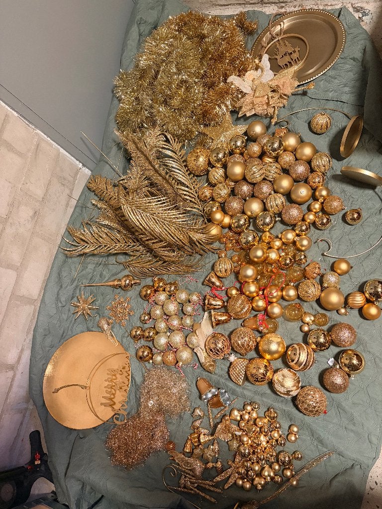 Grote set met goudkleurige kerstdecoratie/ kerstballen, Diversen, Kerst, Ophalen, Zo goed als nieuw