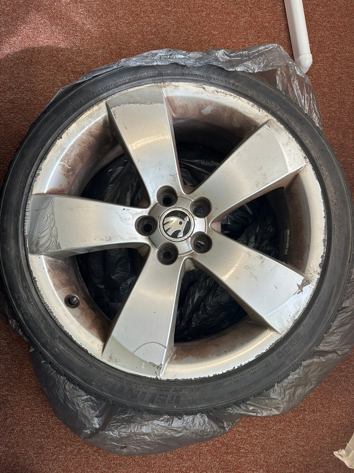 Originele Skoda R17 velgen 5x112 met 205/40 banden (VAG), Auto-onderdelen, Banden en Velgen, Ophalen, Banden en Velgen, 17 inch