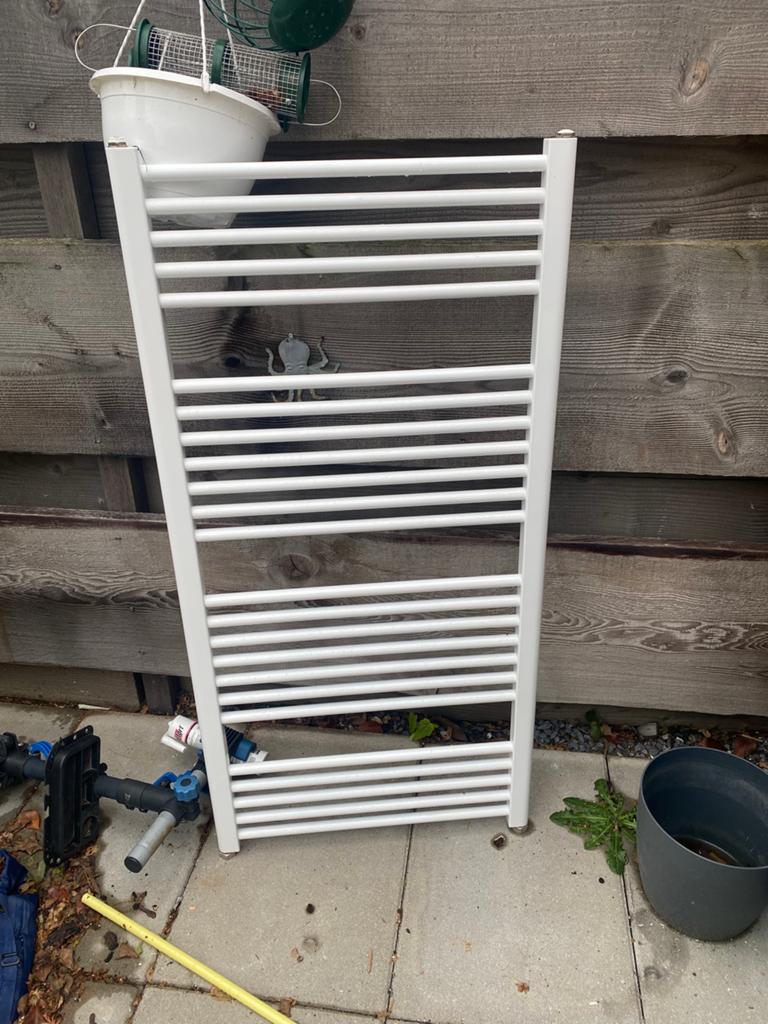 Badkamer radiator 6 maanden oud, Doe-het-zelf en Verbouw, Verwarming en Radiatoren, 500 tot 800 watt, Radiator, Minder dan 60 cm