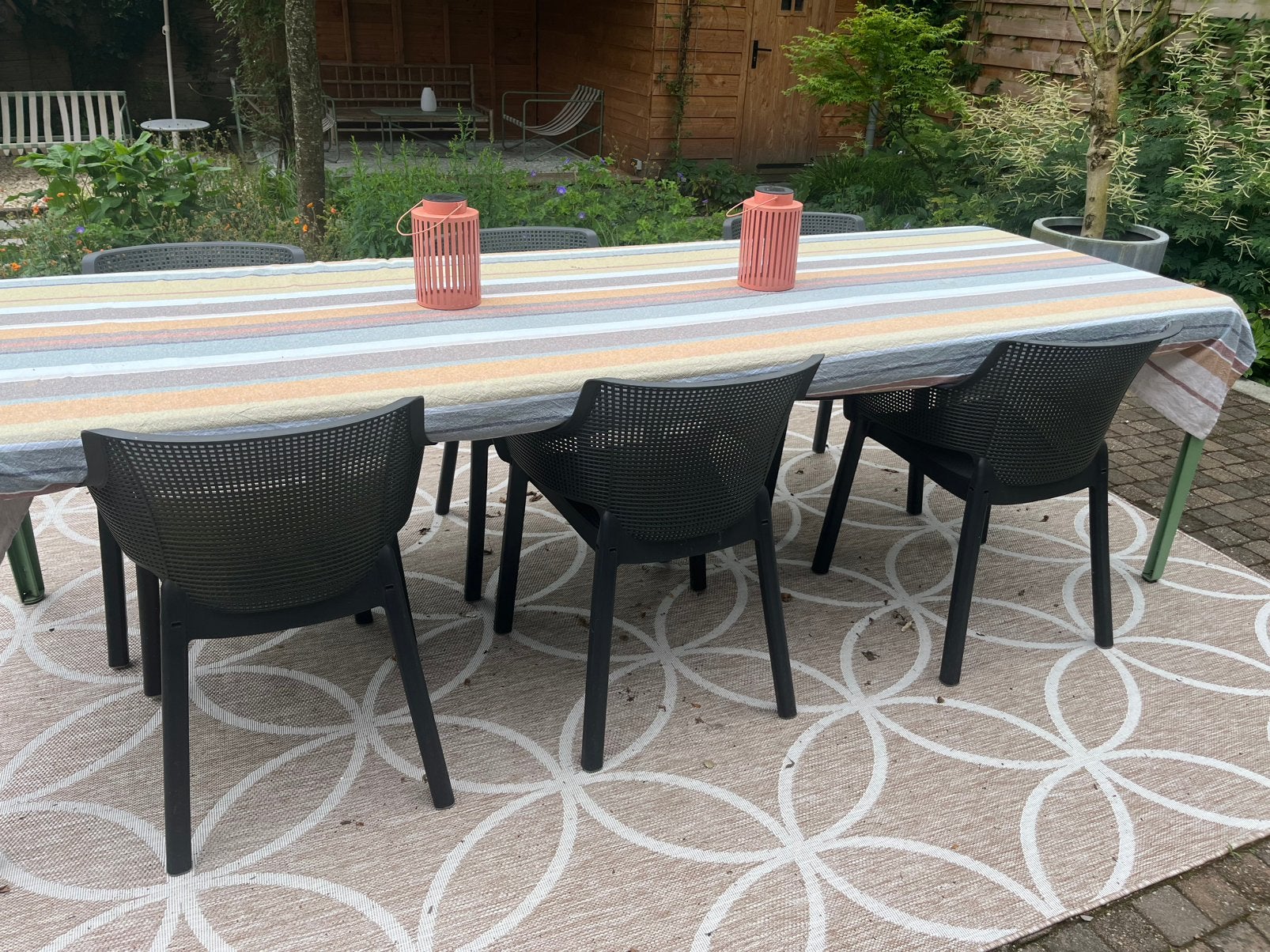 6 zwarte tuinstoelen Kwantum, Ophalen, Gebruikt, Kunststof, Stapelbaar