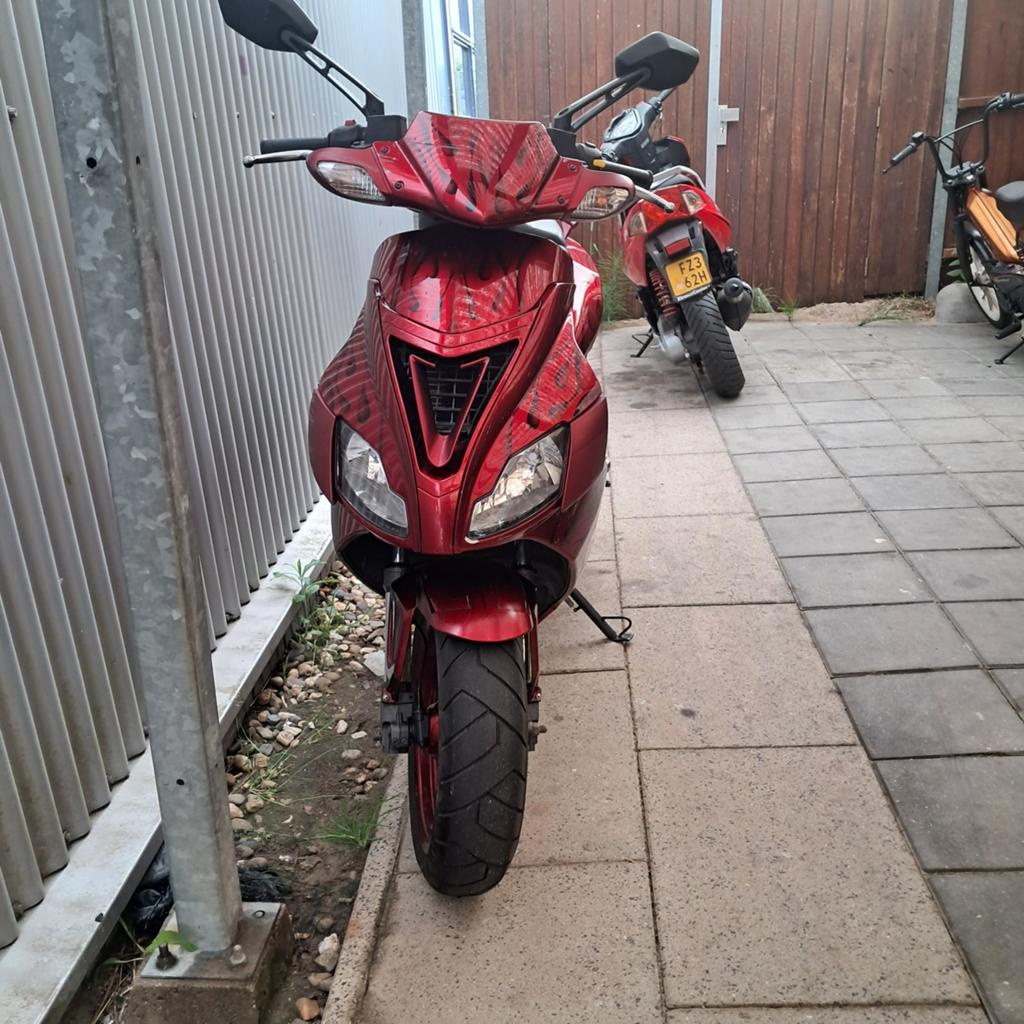 Aprilia sr50 r, Fietsen en Brommers, Scooters | Aprilia, Ophalen, Benzine, SR 50