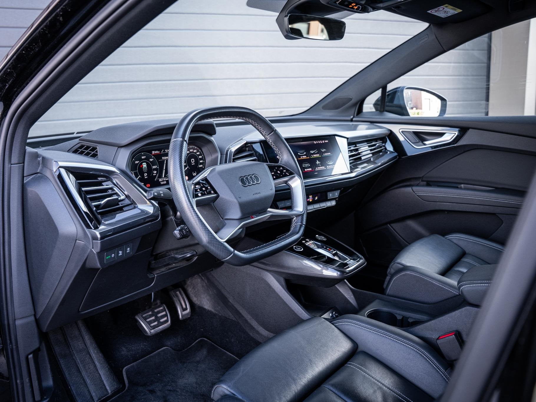 Audi Q4 Sportback e-tron 40 S edition 77 kWh 2x-Sline l Warm, Auto's, Audi, Automaat, Achterwielaandrijving, Zwart, Zwart