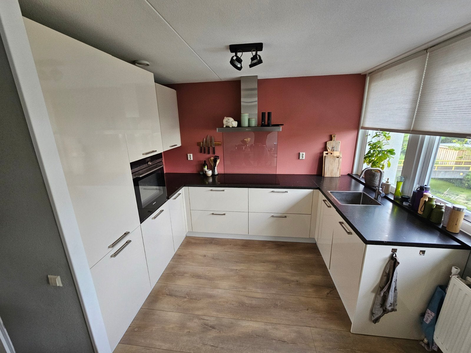 Brugman U-keuken met Siemens apparatuur en composiet blad, Ophalen, Gebruikt, U-keuken, Wit