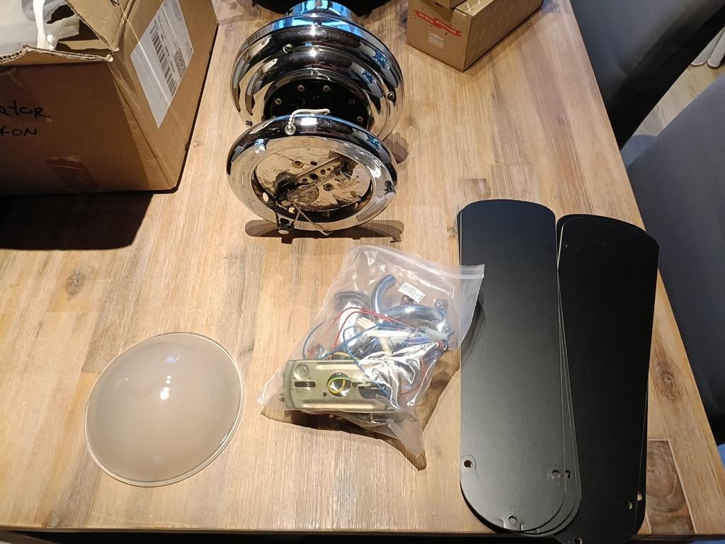 Plafondventilator chroom met zwarte/witte bladen en lamp, Ophalen of Verzenden, Gebruikt, Metaal, Modern, Klassiek