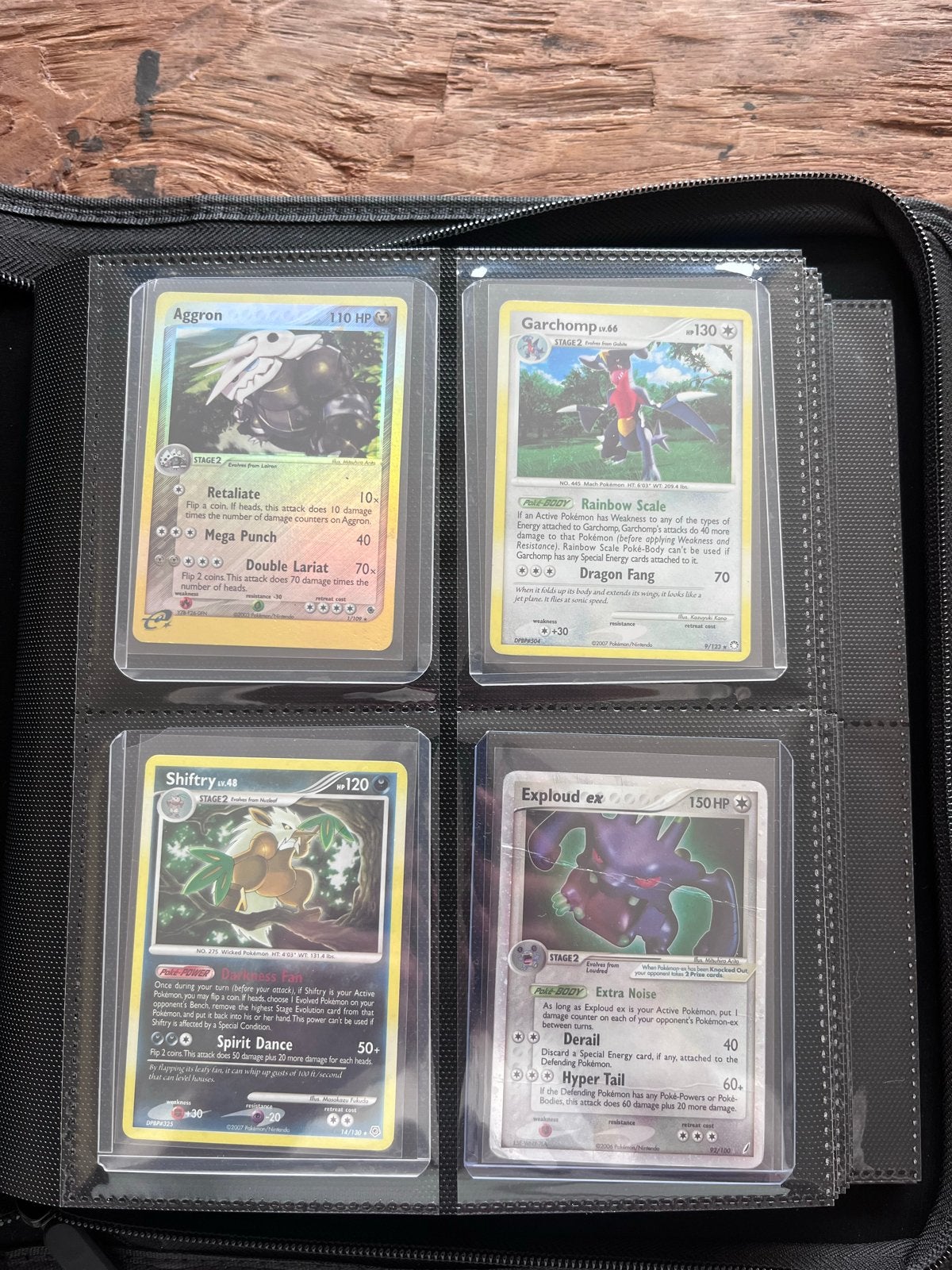 Pokémon Kaarten Collectie in Map - Zeldzame Kaarten, Ophalen of Verzenden, Zo goed als nieuw, Meerdere kaarten