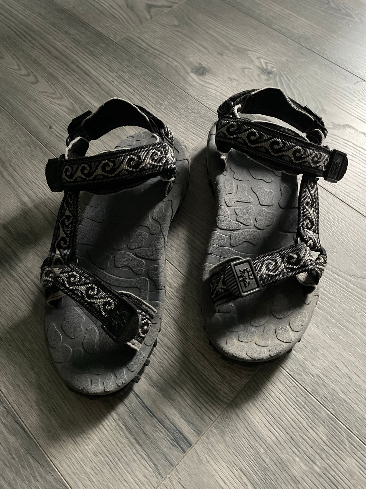 Wildebeast sandalen - Maat 43 zwart/grijs izgst, Sandalen, Zwart, Ophalen of Verzenden, Gedragen