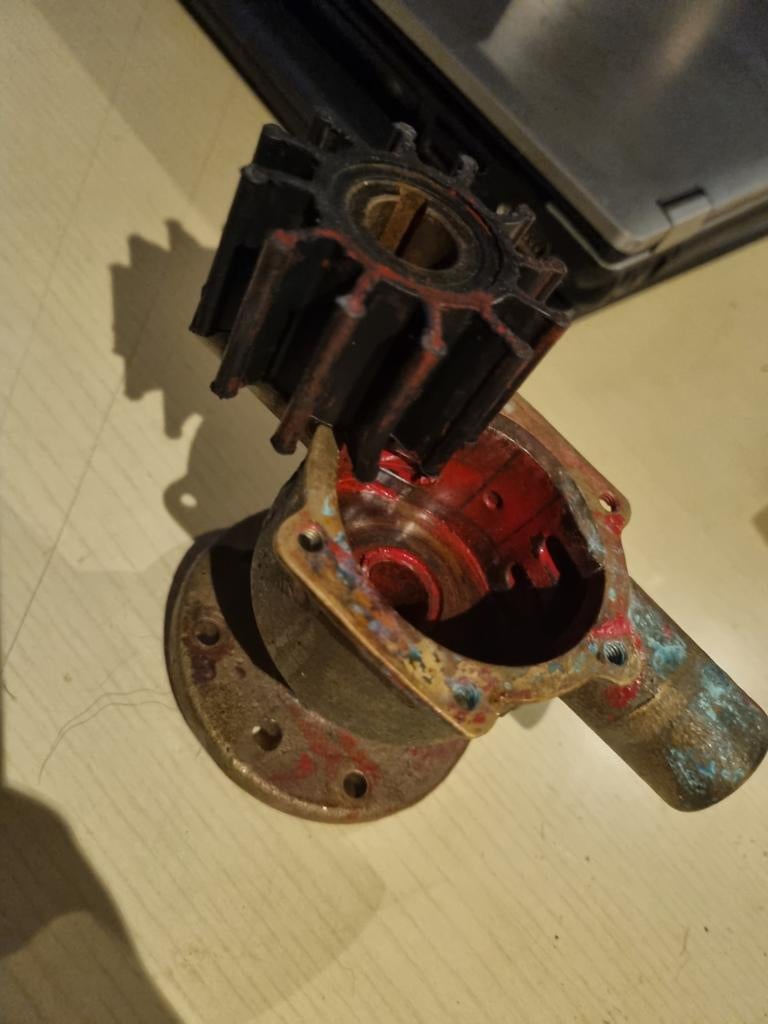 Impeller en pomphuis voor bootmotor, Ophalen, Gebruikt, Motor en Techniek, Zeilboot of Motorboot