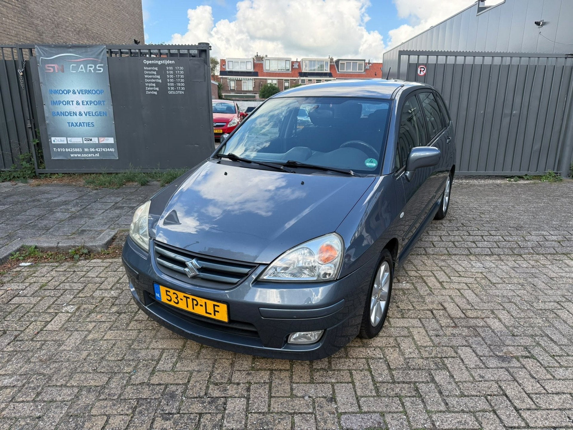 Suzuki Liana 1.6 *APK*, Auto's, Stof, Zwart, 4 cilinders, 400 kg
