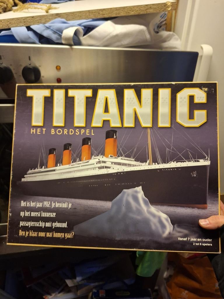 Titanic Bordspel - Compleet, Vijf spelers of meer, Ophalen of Verzenden, Zo goed als nieuw, Universal Games