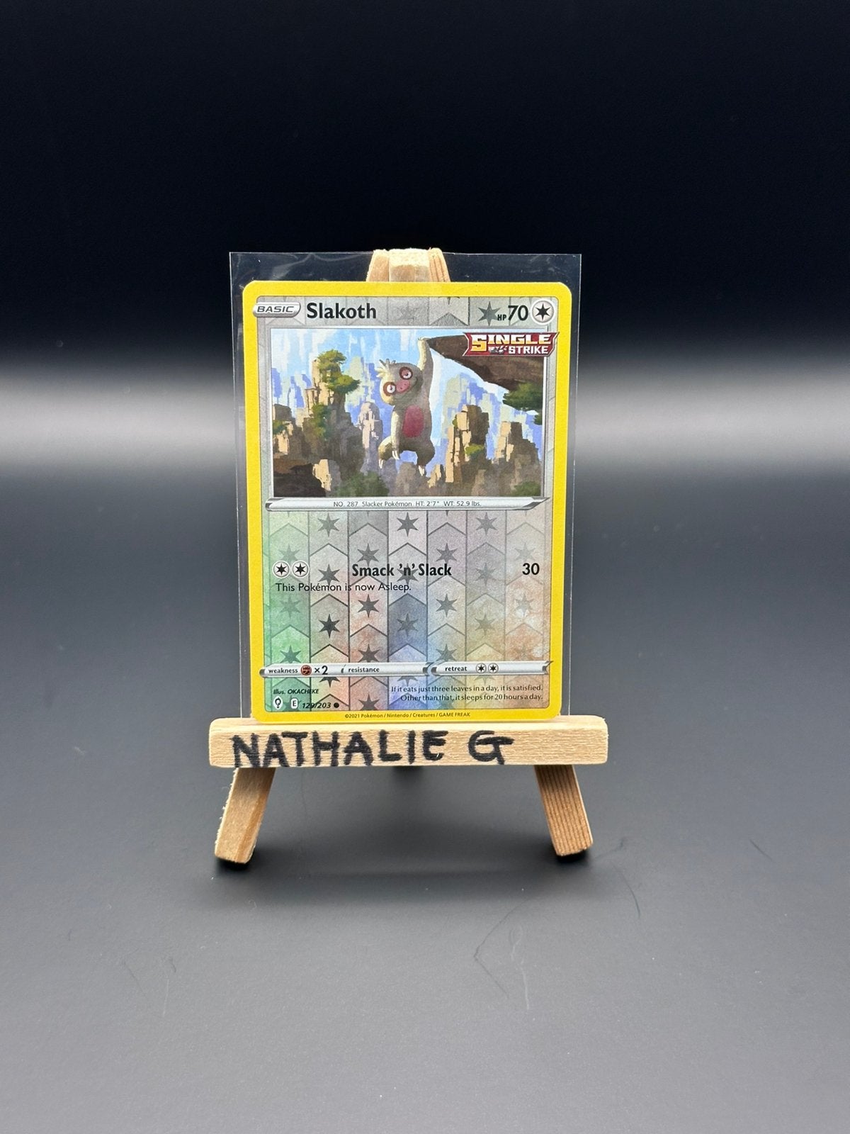 Slakoth reverse 129/203 Pokemon Evolving Skies, Hobby en Vrije tijd, Verzamelkaartspellen | Pokémon, Ophalen of Verzenden, Nieuw