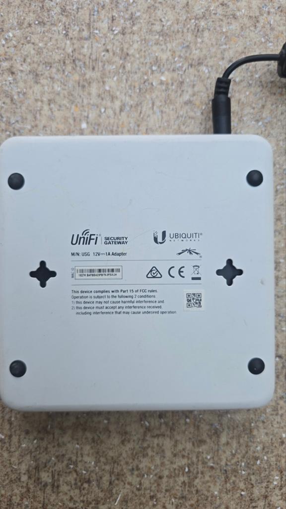 UniFi security gateway, Computers en Software, Routers en Modems, Zo goed als nieuw, Router, Ophalen of Verzenden