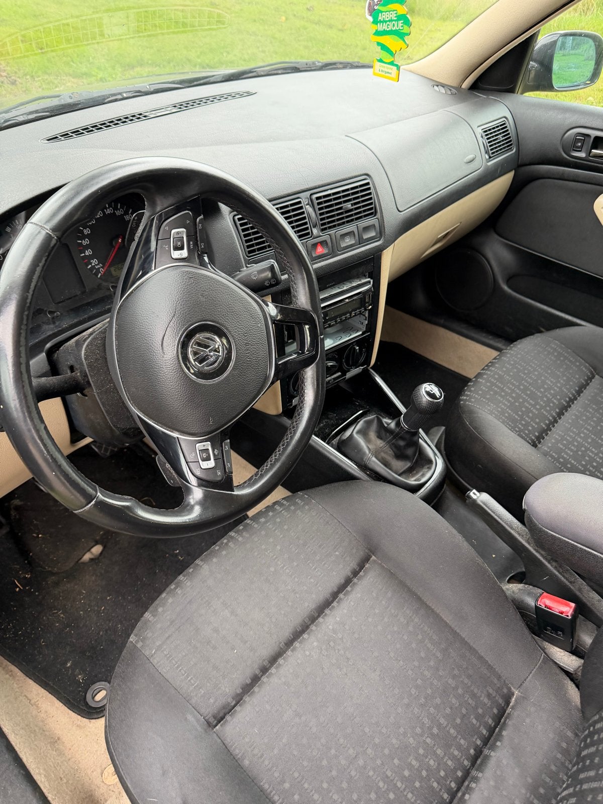 Volkswagen Golf 1.6 77KW 2000 Zwart nieuwe apk, Voorwielaandrijving, 1200 kg, Handgeschakeld, 1598 cc
