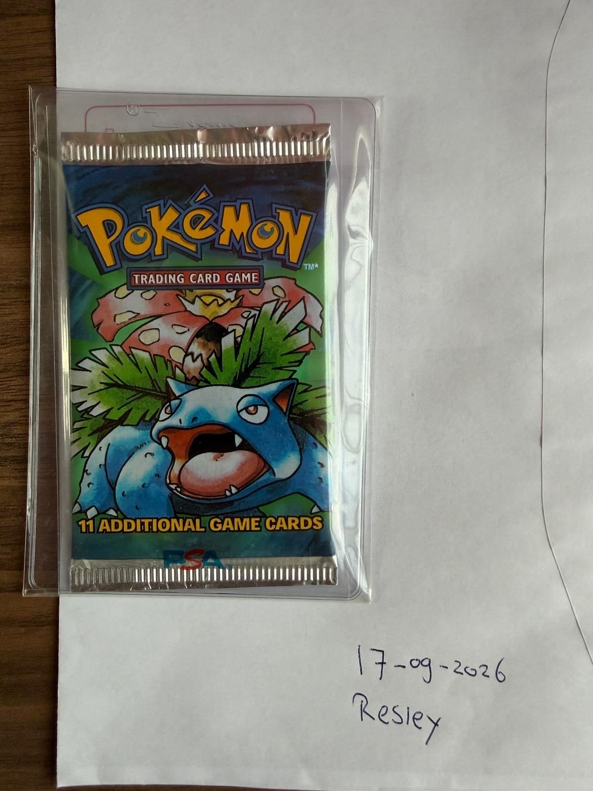 Pokémon Base Set Unlimited Heavy Booster Pack – PSA Sealed, Ophalen of Verzenden, Nieuw, Booster