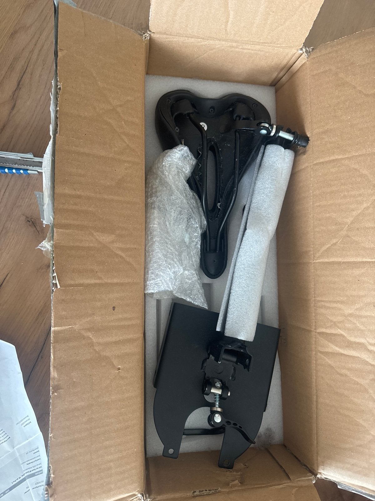 Nieuw fietszadel met zadelpen en bevestiging, Elektrische fiets, Ophalen of Verzenden, Zadel, Nieuw