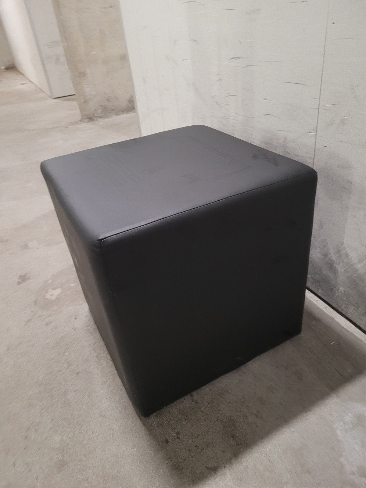 Zwarte Kubus Poef - Stijlvol en Compact, Ophalen, Gebruikt, Vierkant, Minder dan 50 cm