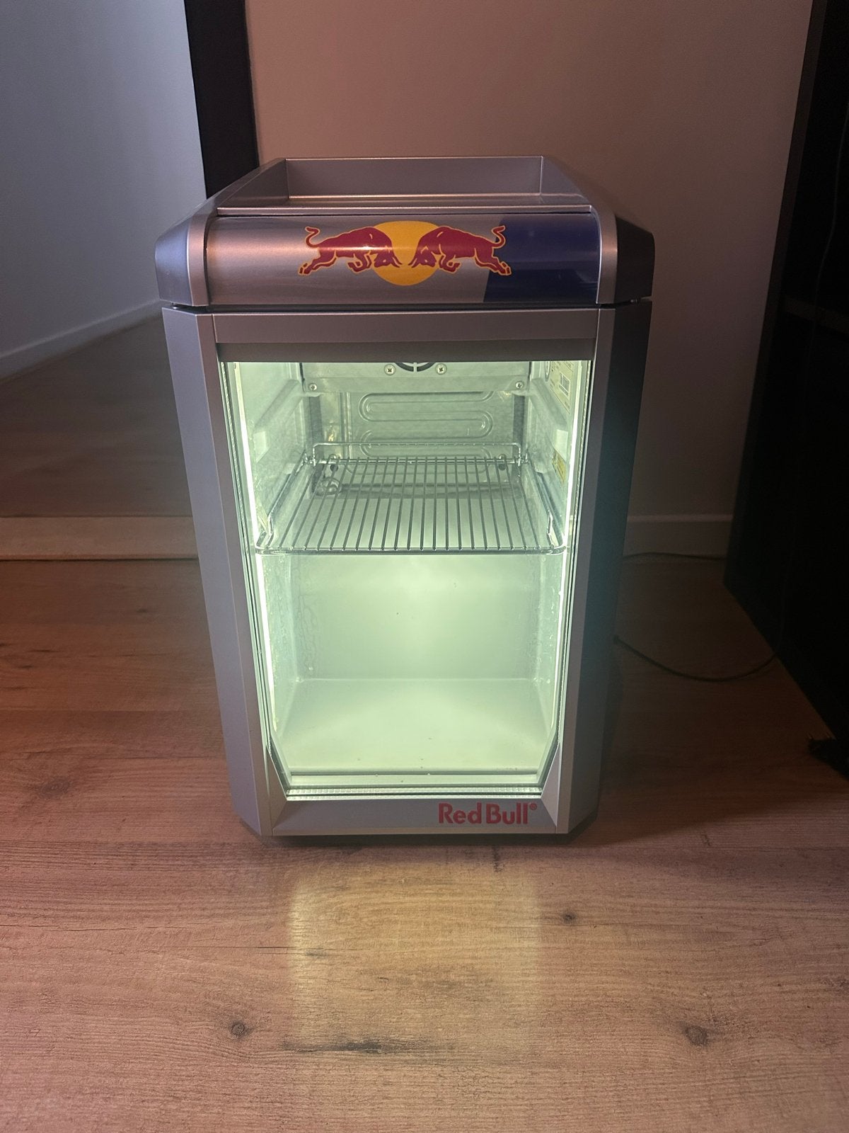 Red Bull Mini Koelkast - Perfect voor Drankjes, Ophalen, Zonder vriesvak, Minder dan 45 cm, Minder dan 85 cm