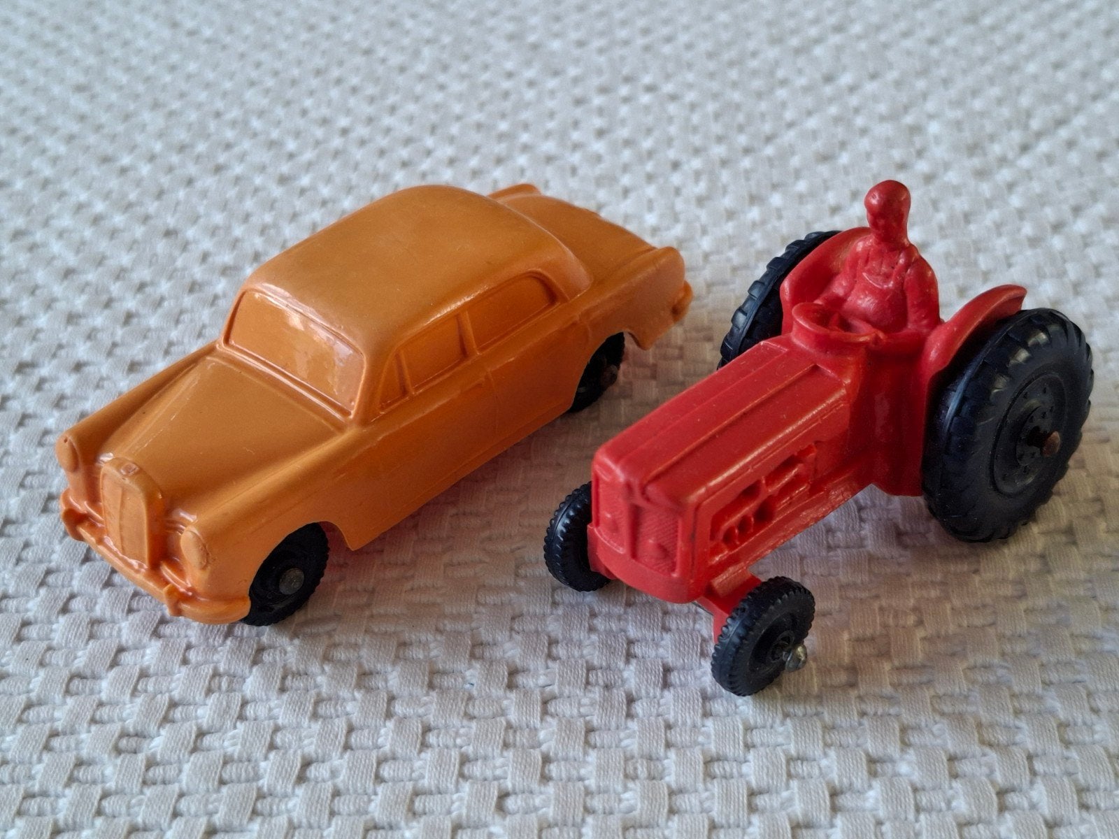 TOMTE LEARDEAL VINYL TRACTOR nr. 19 en MERCEDES 180 nr. 9, Ophalen of Verzenden, Gebruikt, Overige typen, Overige merken