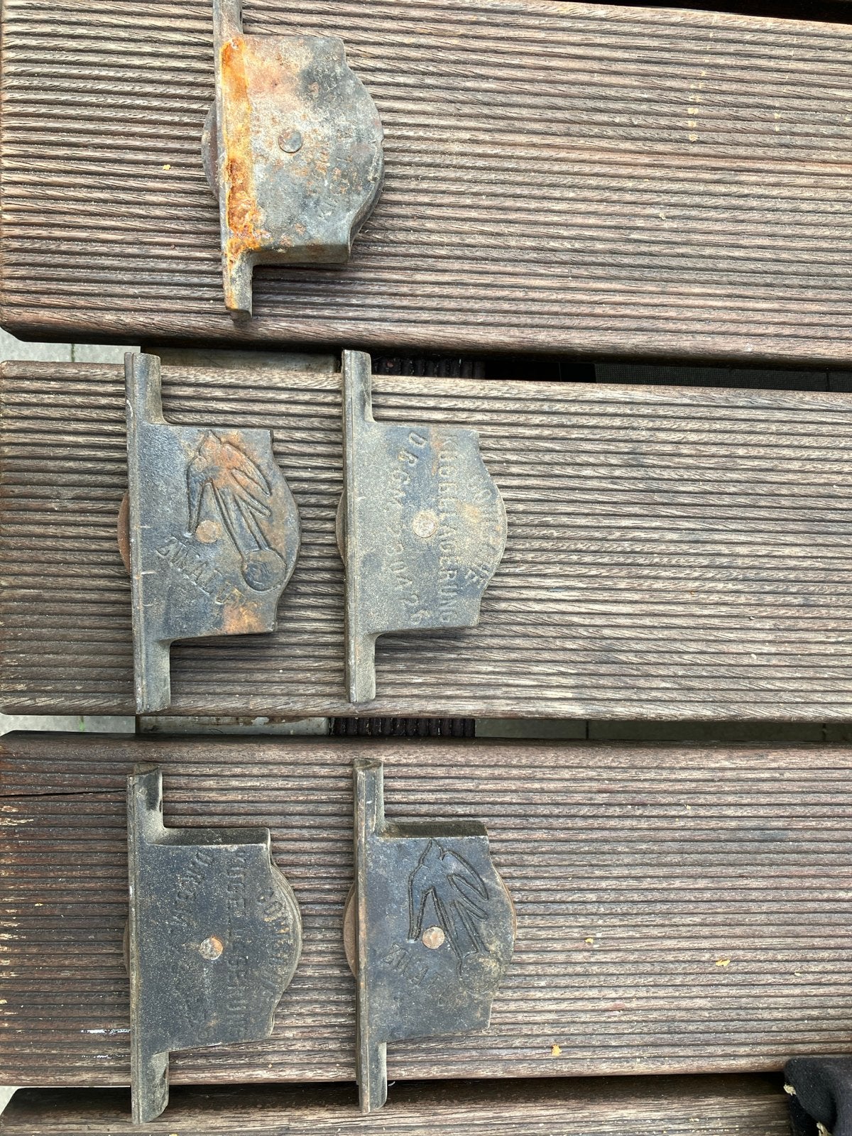 Antieke gietijzeren katrollen (schuifwielen), Doe-het-zelf en Verbouw, Ophalen of Verzenden, Gebruikt, IJzer, Schuif of Grendel