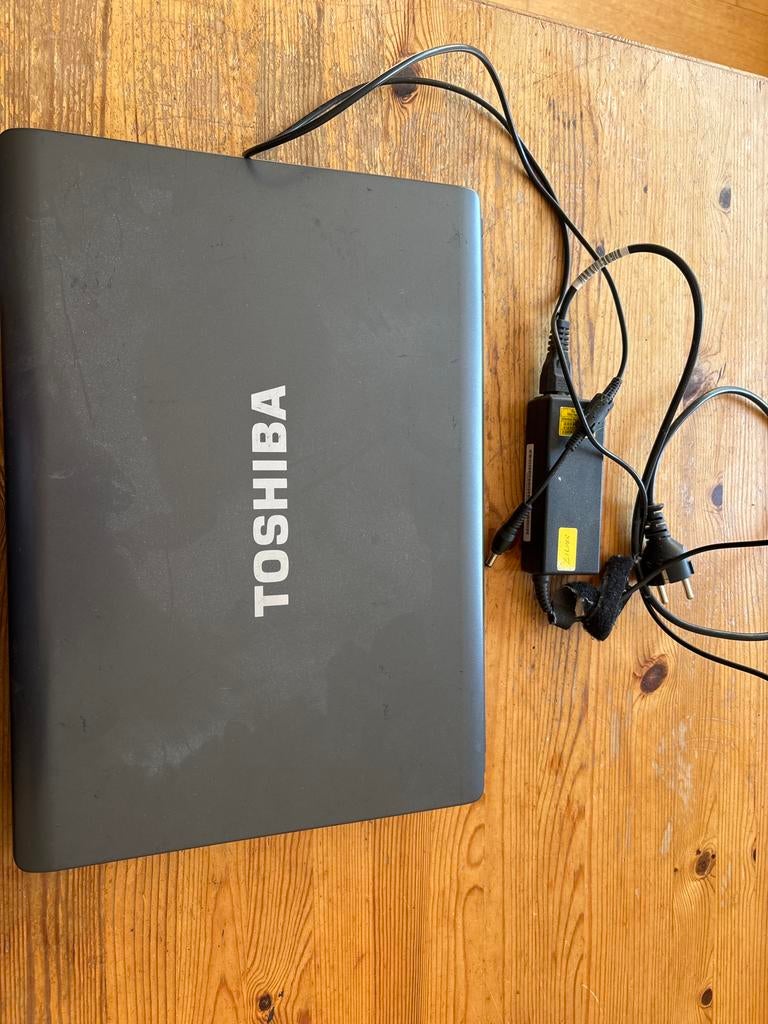 Toshiba Satellite laptop met oplader, Gebruikt, 2 tot 3 Ghz, Ophalen of Verzenden, 15 inch