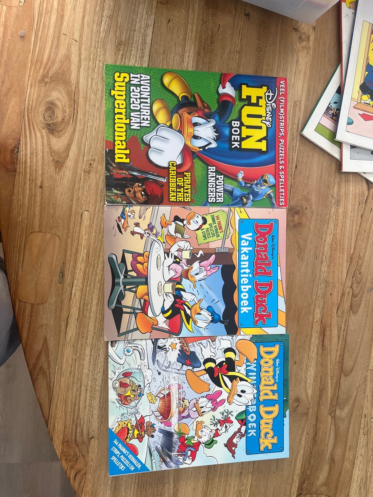 Donald Duck Fun Boek, Vakantieboek en Superdonald, Meerdere stripboeken, Ophalen of Verzenden, Gelezen