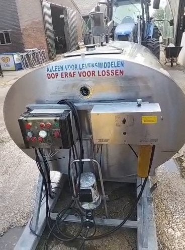 RVS melktank 2200 liter met koeling op gegalvaniseerd frame, Ophalen, Gebruikt