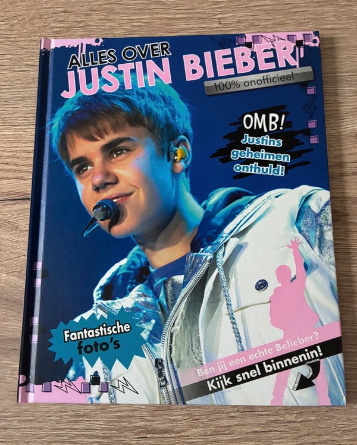 Alles over Justin Bieber Boek Hardcover - 100% Onofficieel, Boeken, Ophalen of Verzenden, Zo goed als nieuw, Non-fictie