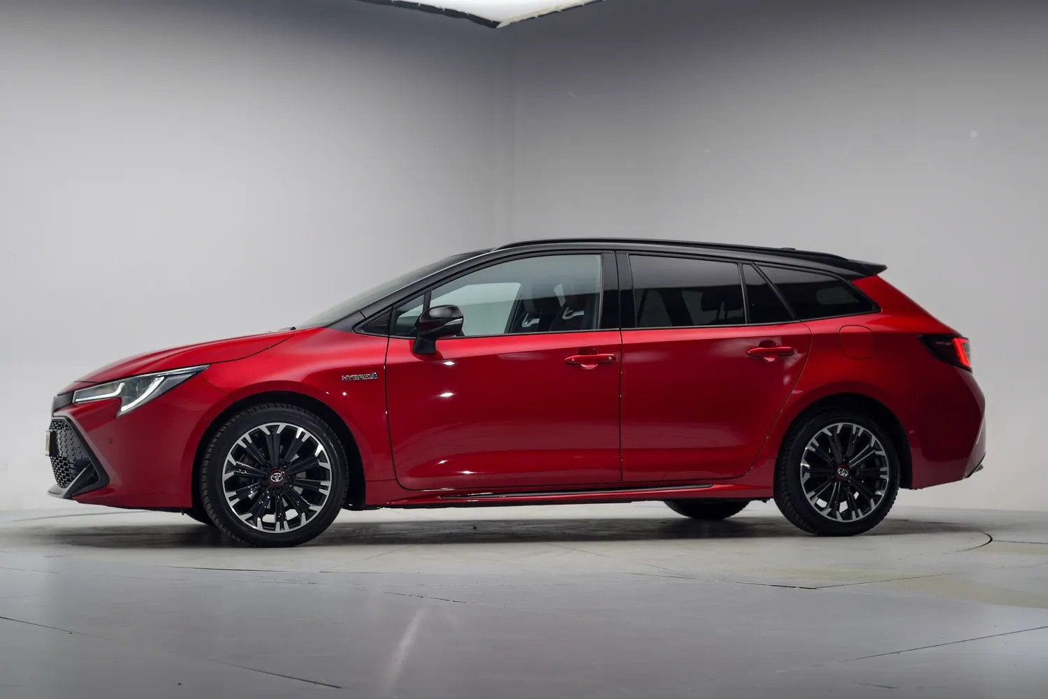 Toyota Corolla TOURING SPORTS 1.8 Hybrid GR-Sport Aut [ LED, Auto's, Automaat, 1345 kg, Gebruikt, 750 kg