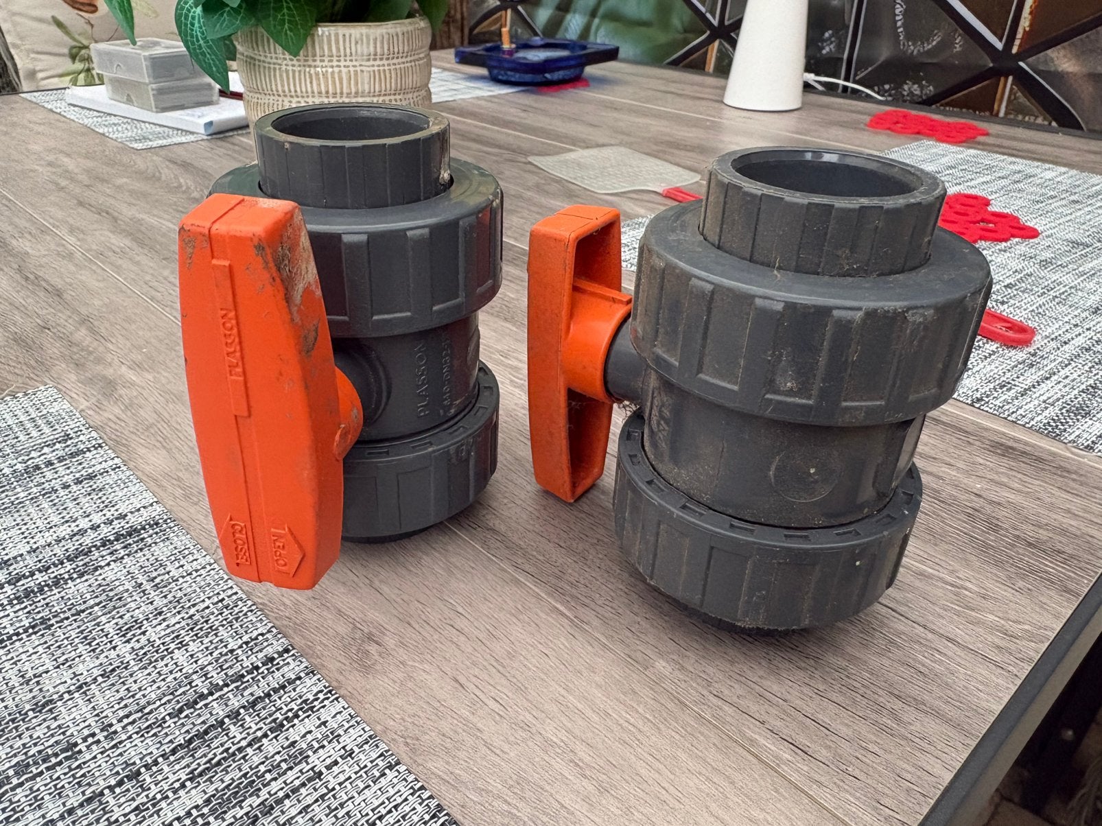 Te koop. Kraan doorvoer, Tuin en Terras, Regentonnen, Ophalen, Kunststof, Met kraantje, 150 liter of meer