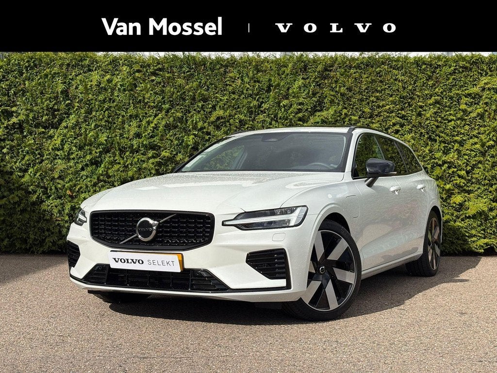 Volvo V60 T8 Plug-in hybrid AWD Ultra Dark | Trekhaak | Pano