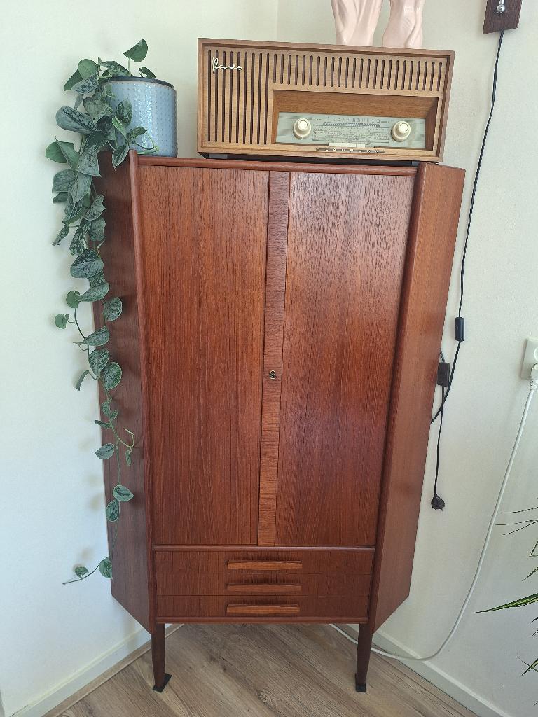 Vintage Deense hoekkast, Ophalen, Met plank(en), Teakhout, Zo goed als nieuw