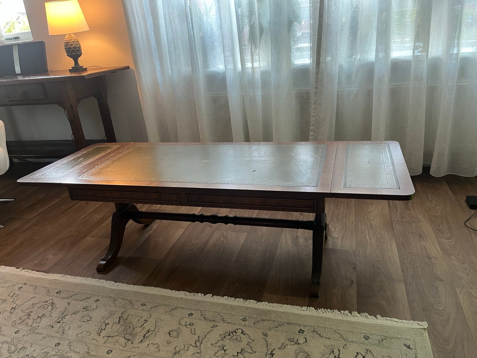 Antieke salontafel met groen lederen blad, Antiek en Kunst, Antiek | Meubels | Tafels, Ophalen