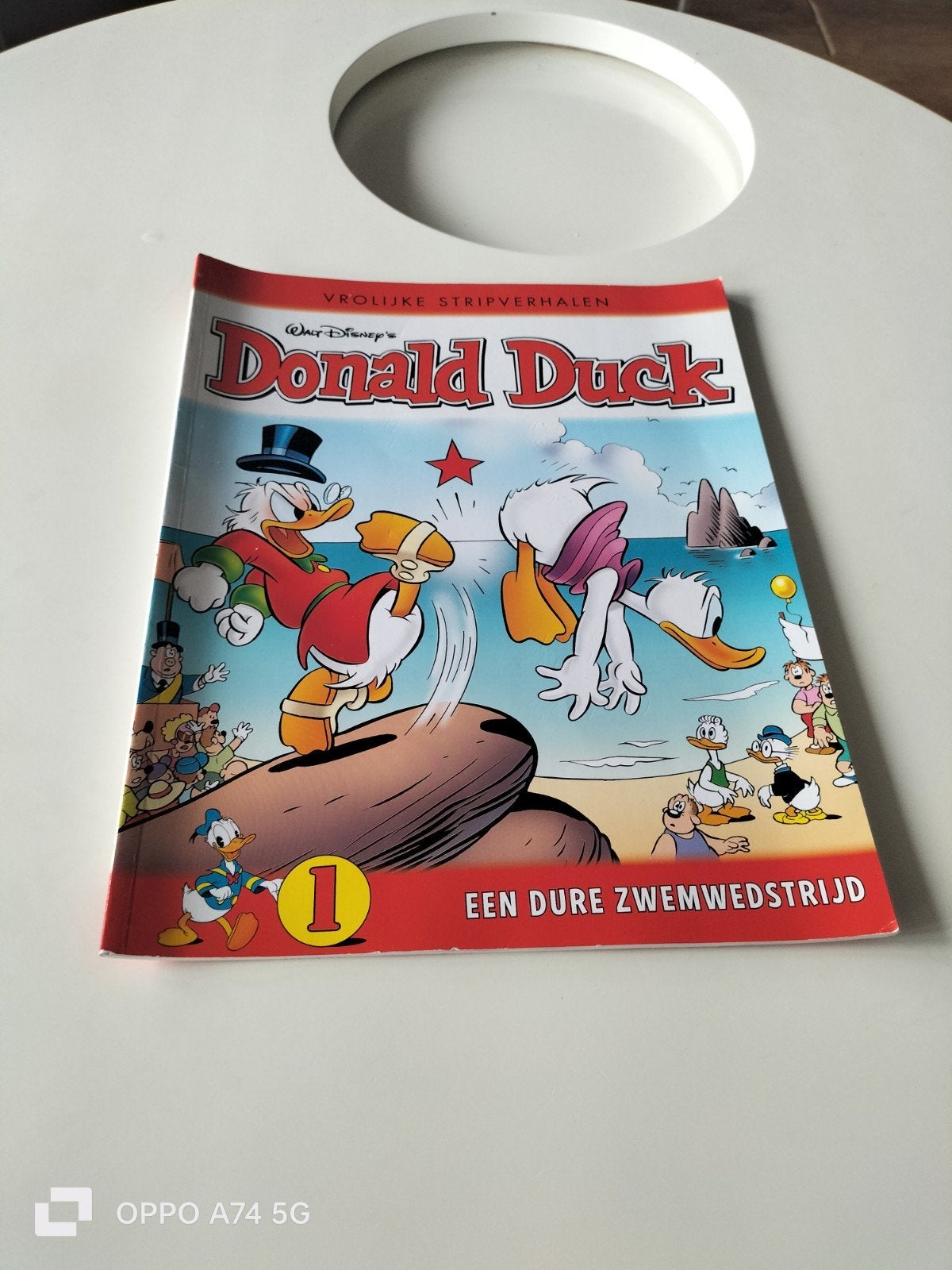 Donald Duck: Een dure zwemwedstrijd - Vrolijke Stripverhalen, Ophalen of Verzenden