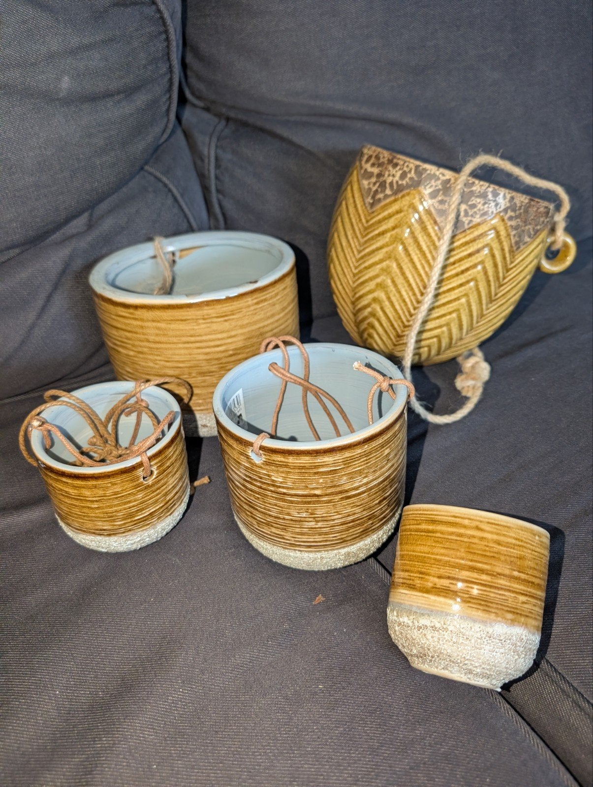 Mooie set bloempotten en vaasjes in warme oker kleur, Rond, Ophalen of Verzenden, Aardewerk, Minder dan 40 cm