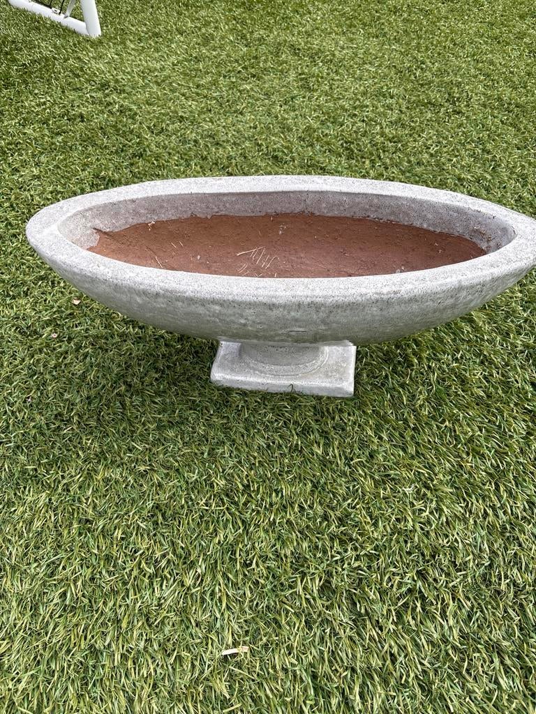 Bloempot met voet, Tuin en Terras, Bloempotten, Gebruikt, Beton, Tuin, Minder dan 40 cm, 40 cm of meer, Overige vormen, Ophalen