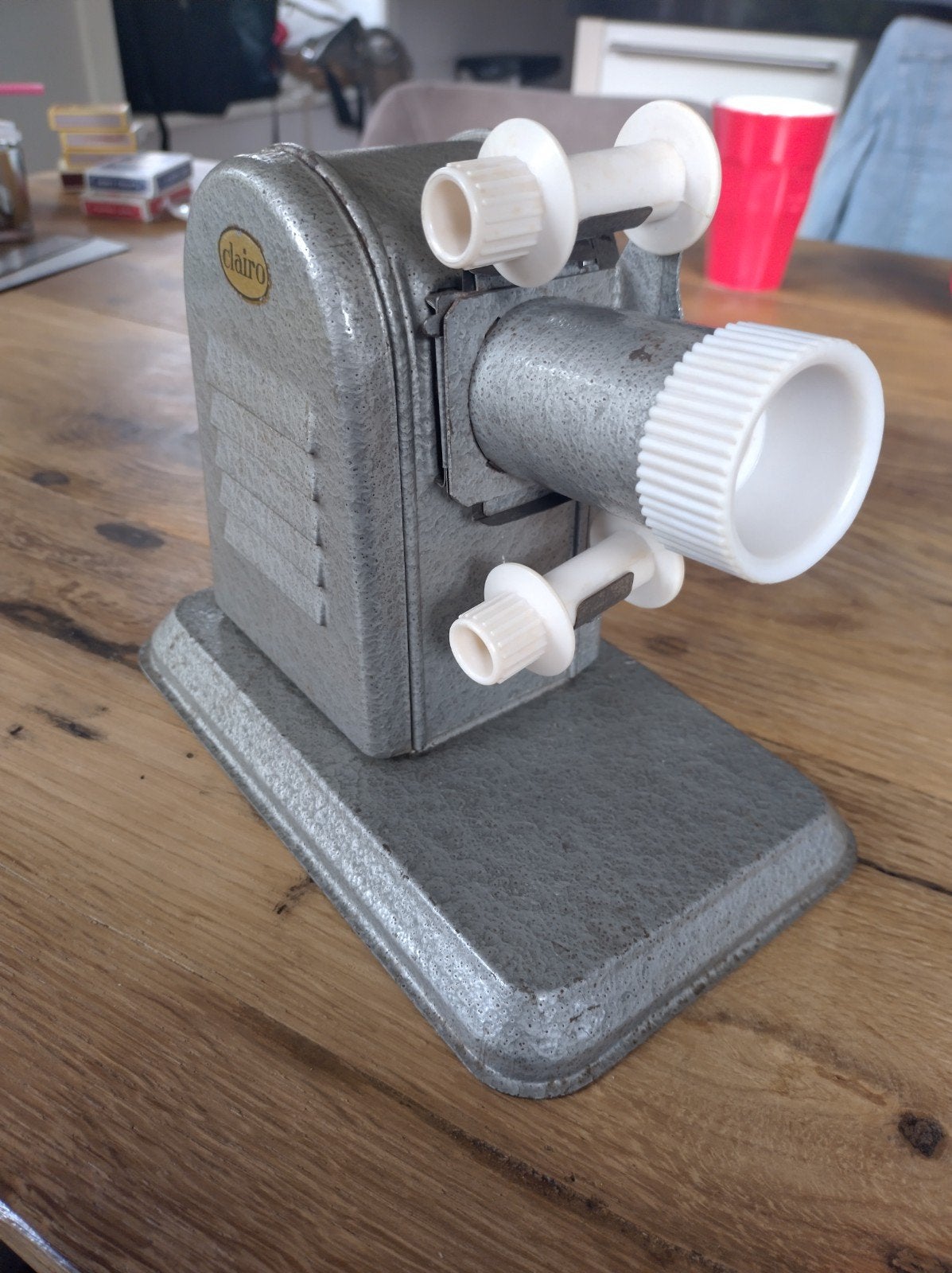 Clairo filmprojector, Ophalen