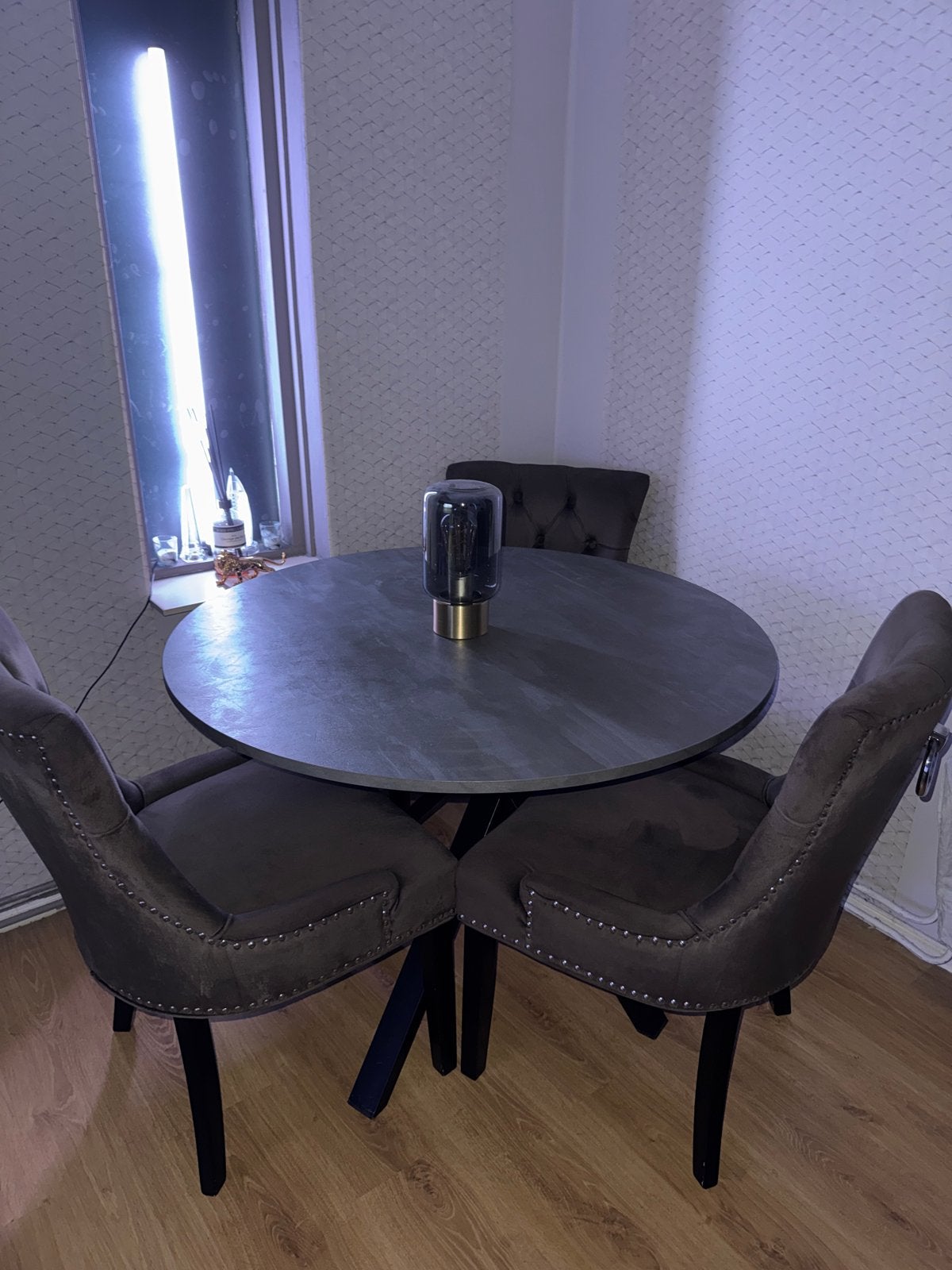 Elegante ronde eettafel met 3 stoelen, Ophalen, 100 tot 150 cm, Rond, Zo goed als nieuw