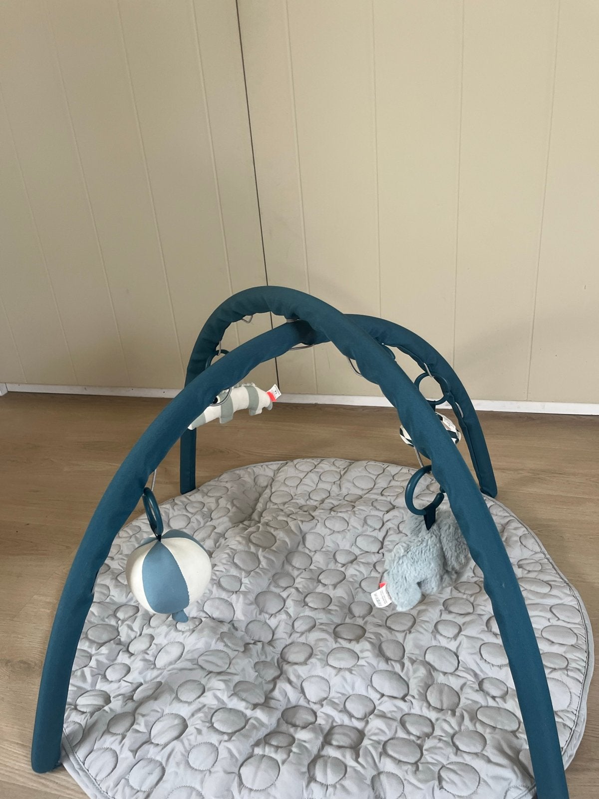 Speelkleed met speelboog - Done by Deer, Ophalen, Zo goed als nieuw