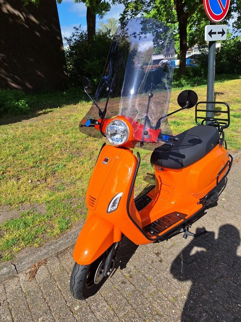 Zgan killerbee snorscooter met maar 549 km op teller, Ophalen, Zo goed als nieuw, Benzine, Overige merken