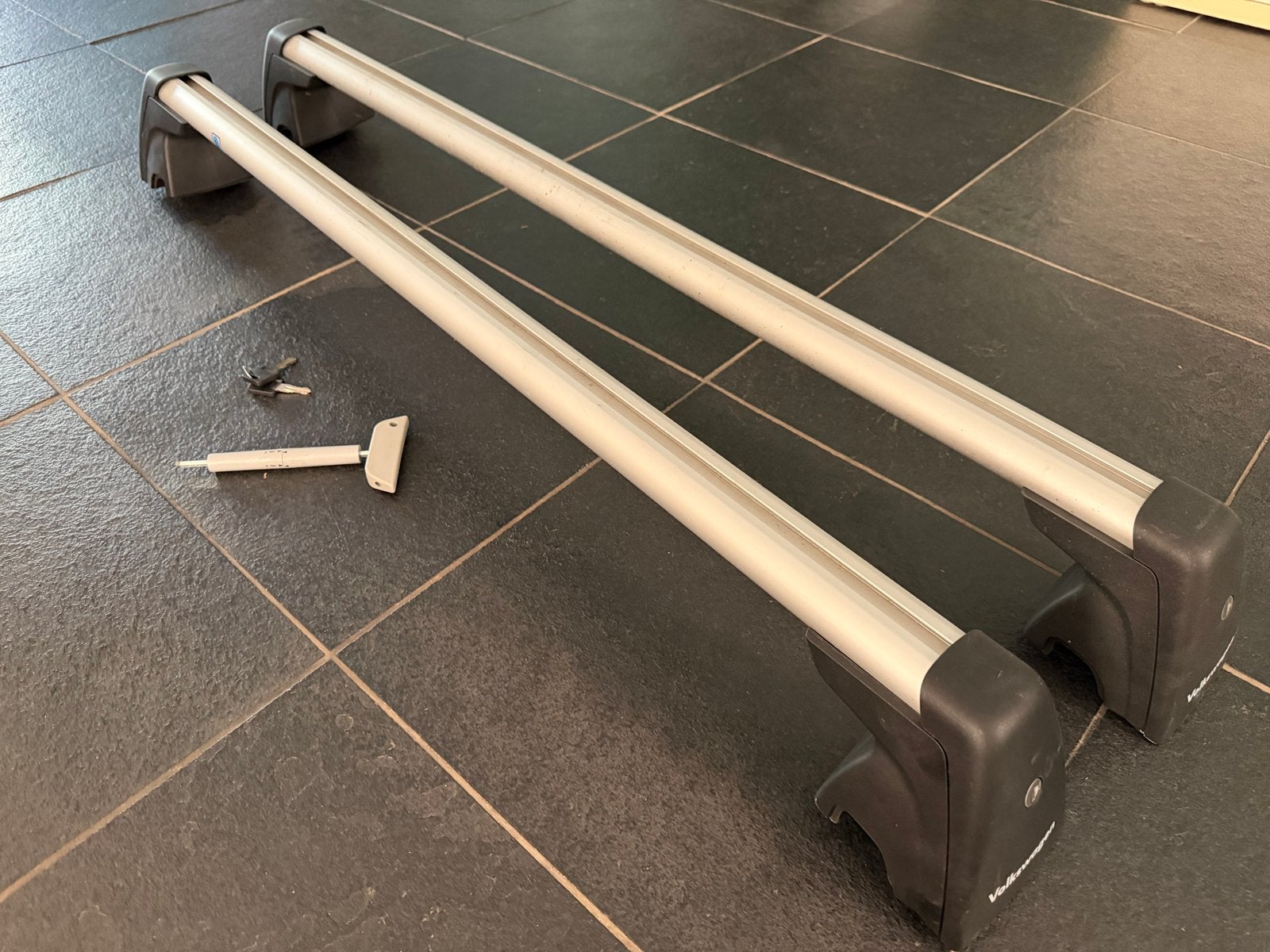 Originele Volkswagen Passat B8 dakdragers met 2 sleutels, Ophalen, Gebruikt