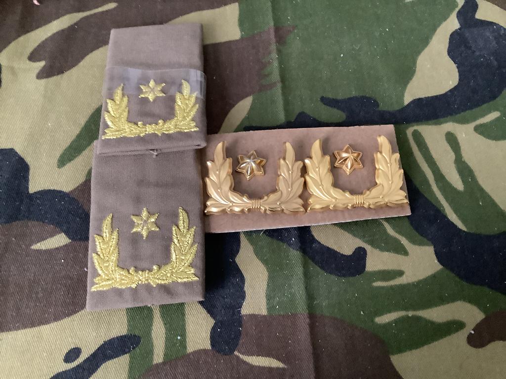Generaals set rangen, Ophalen of Verzenden, Landmacht, Nederland, Embleem of Badge