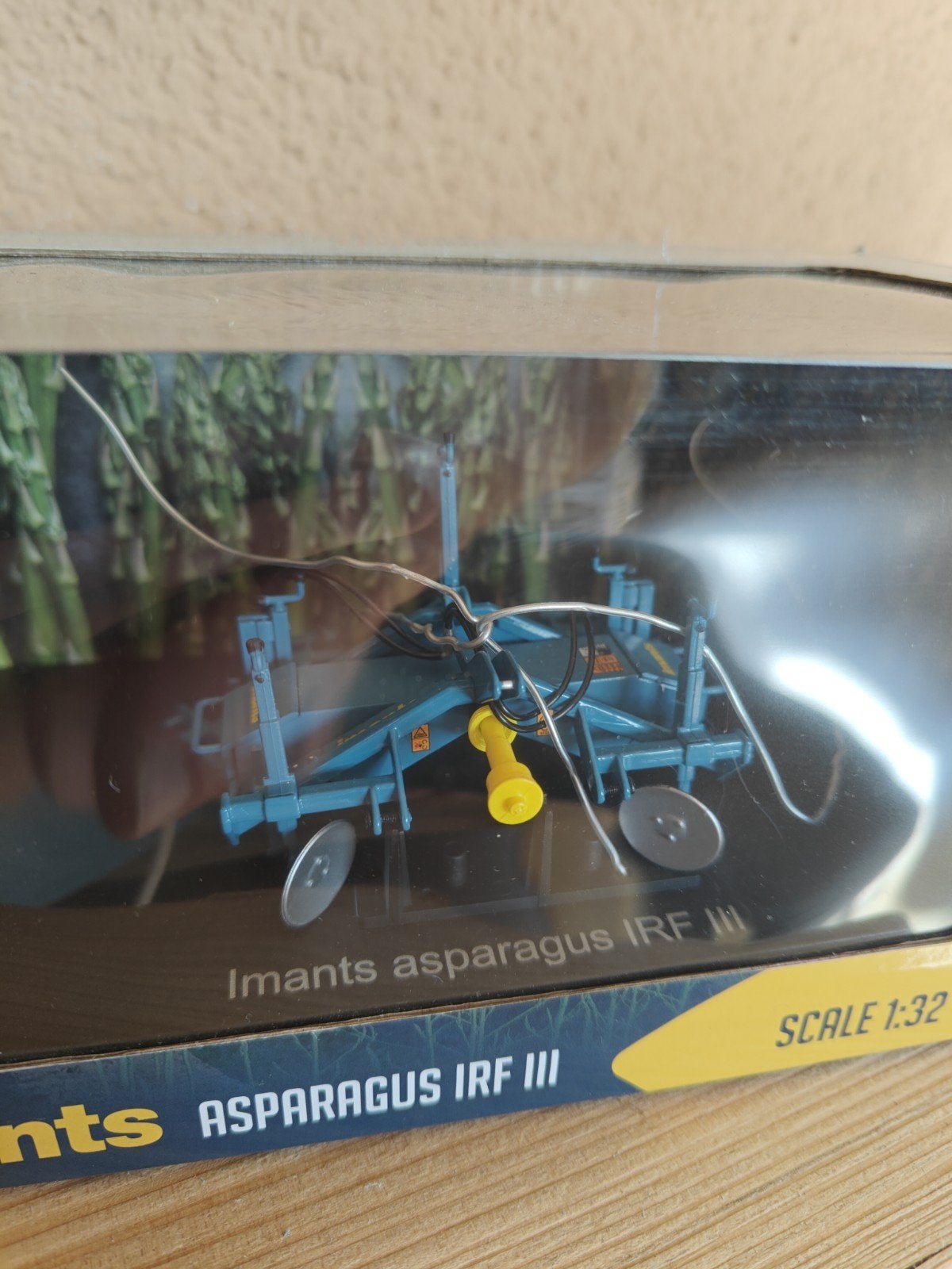 Universal Hobbies Imants Asparagus IRF III (schaal 1:32), Ophalen of Verzenden, Nieuw, Tractor of Landbouw, Universal Hobbies
