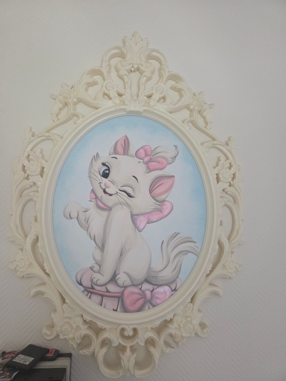 Schilderij Kat Marie aristocats disney Barok lijst, Ophalen, Minder dan 50 cm, Zo goed als nieuw, Schilderij