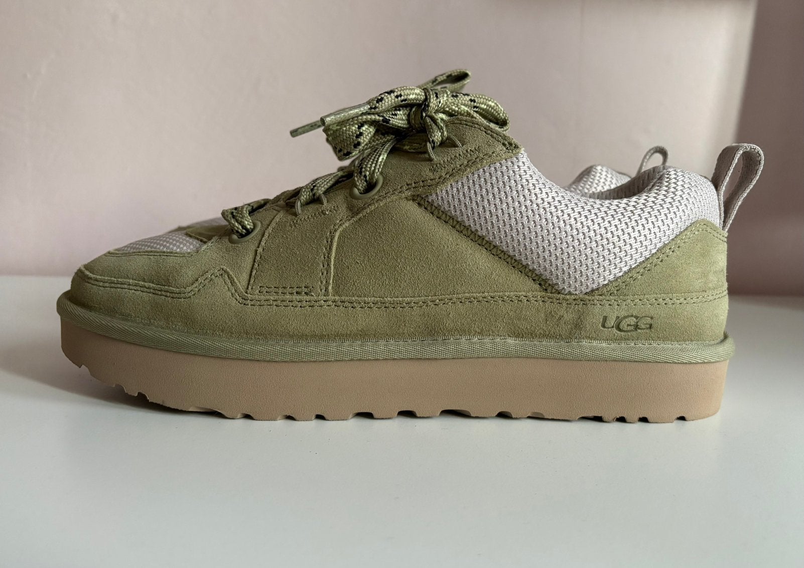 UGG LOWMEL sneakers, Ophalen of Verzenden, Groen, Sneakers of Gympen, Zo goed als nieuw