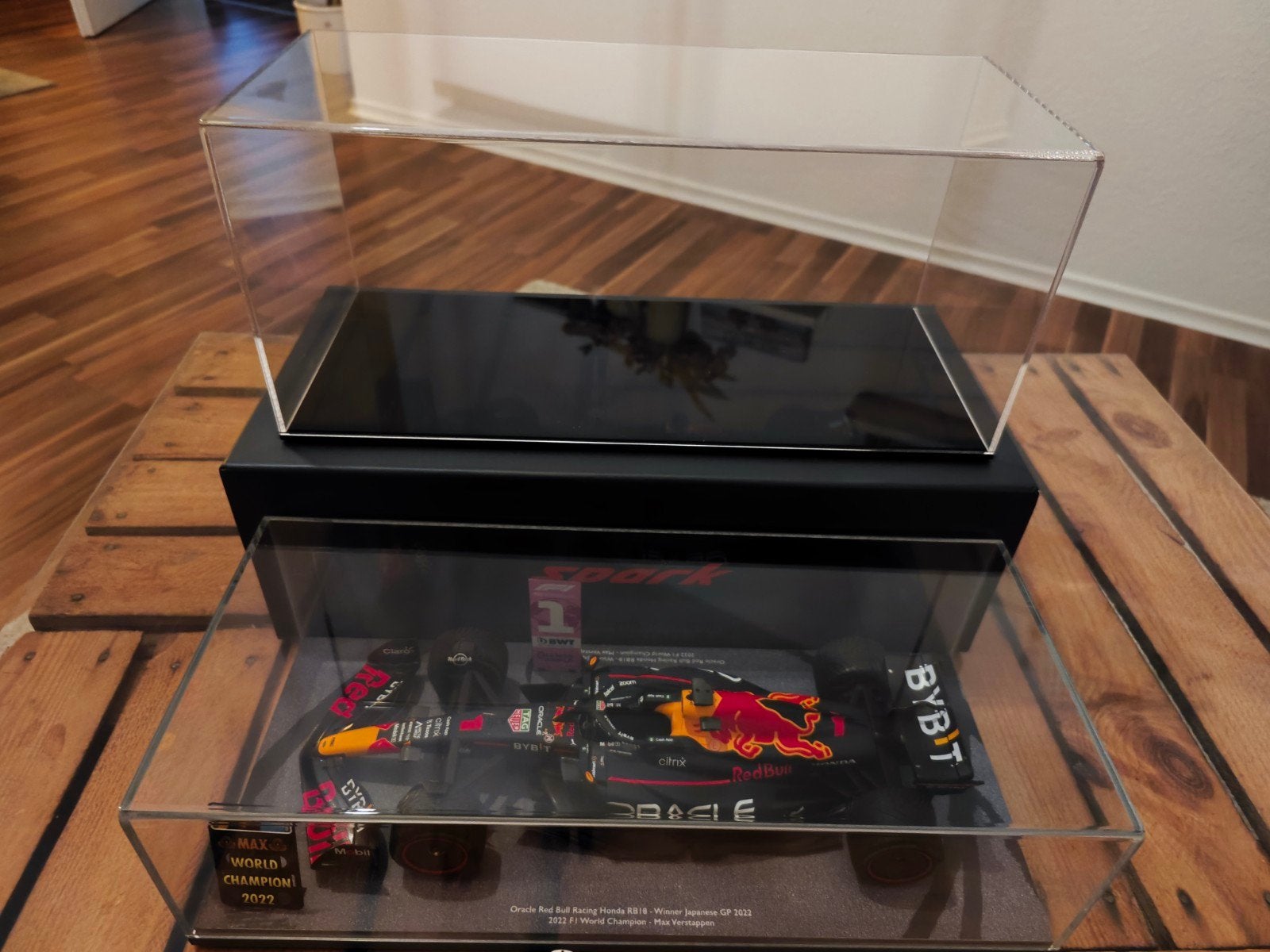 Spark 1:18 Max Verstappen Red Bull RB18 2022 mit Figur, Verzenden, Zo goed als nieuw, Overige merken