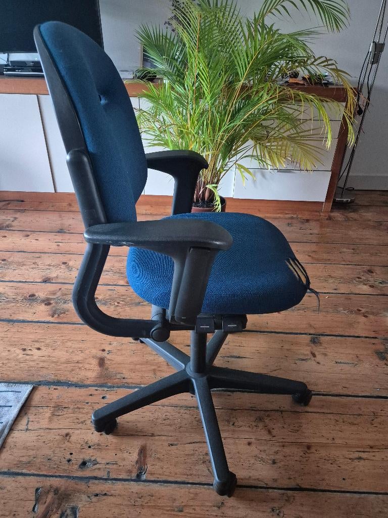 Ahrend 220 bureaustoel, Huis en Inrichting, Bureaustoelen, Ophalen, Gebruikt, Blauw, Bureaustoel