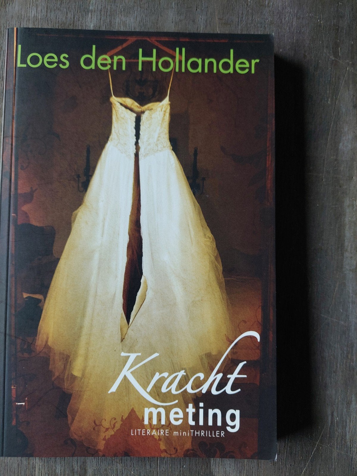 Loes den Hollander - Krachtmeting, Ophalen of Verzenden, Zo goed als nieuw, Loes den Hollander